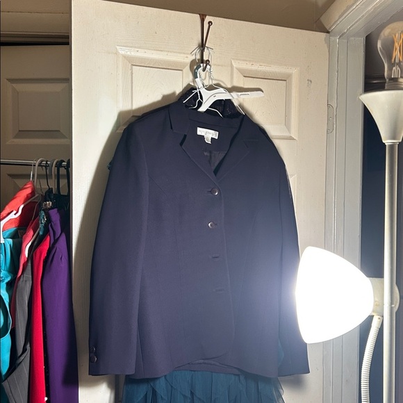 Woman’s 2 PCs suit purple pants and jacket - Picture 10 of 12